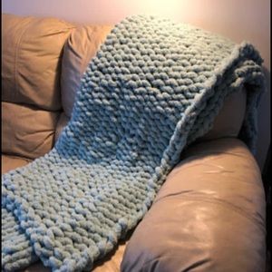 Arm knitted chunky blanket